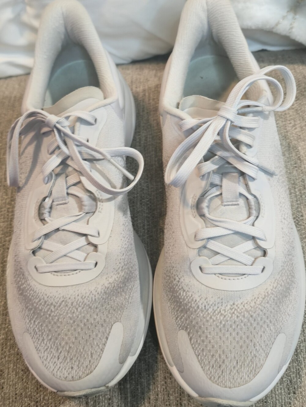 Lululemon Blissfeel 2 Running Shoes Women’s Size 8 White Gray